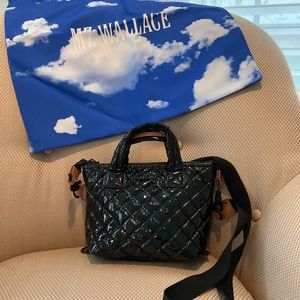 Micro Sutton in black lacquer